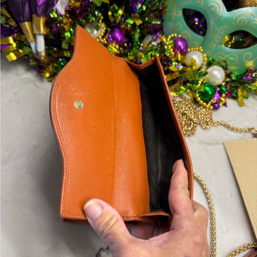 Gucci Tan and Brown Sukey Logo Wallet - Picture 13 of 16